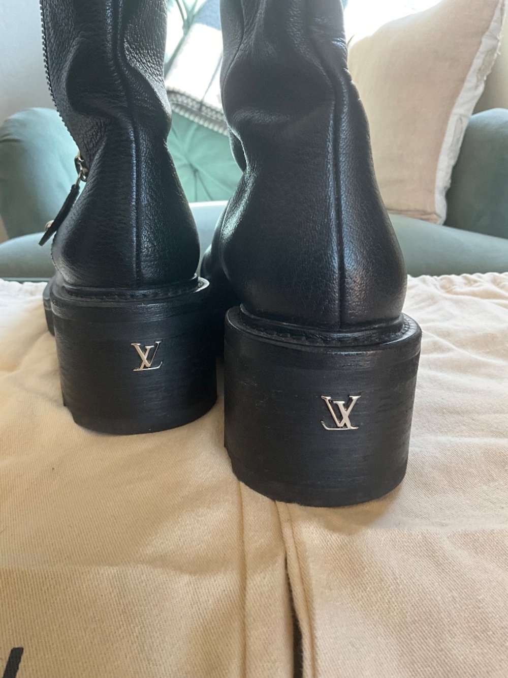 Louis Vuitton boots / LV BEAUBOURG HIGH BOOT - Picture 6 of 9